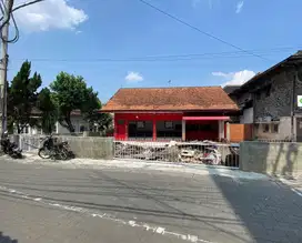 Disewakan bangunan depan kampus UNY gejayan