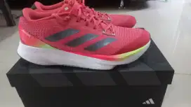Sepatu lari adidas adizero sl