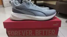 Sepatu lari puma