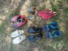 Di jual semua sepatu di foto pertama murah aja buruan wa dan hp