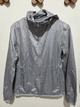 Jaket Parasut Uniqlo