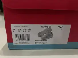 Sepatu olahraga puma