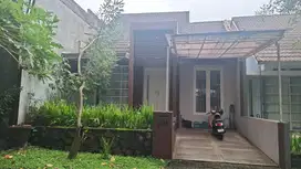 Disewakan Rumah / Villa di Riverside
