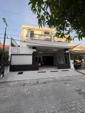 RUMAH MEWAH 3 LANTAI KOMPLEK TASBIH 2
