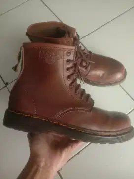 Sepatu Dr. Martens