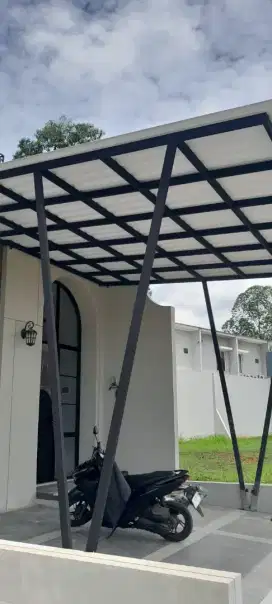 Kanopi dan reling tangga