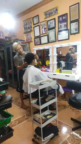 Salon gunting rambut cowo cewe