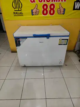 Dijual frezeer bekas merk changhong