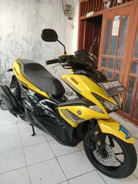 Yamaha aerox VVA asli warna kuning