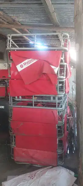 Wagon box display pakaian