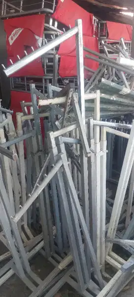 Tiang display pakaian ex