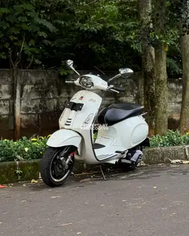 JUAL MURAH VESPA SPRINT 150 iGET ABS FACELIFT 2019 MULUS