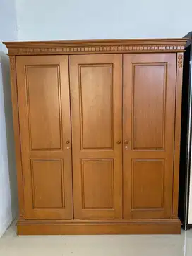 Lemari Pakaian Bahan Kayu Jati
