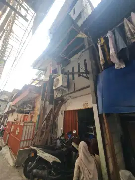 Dijual Rumah Luat tanah 36 m2 3 lantai