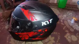 Helm kyt seken terlihat baru