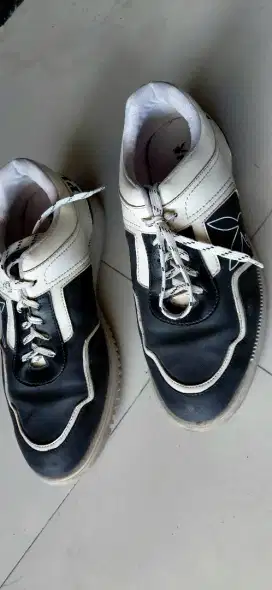 Sepatu Playboy ukuran 40