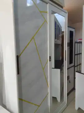 Lemari pakaian bahan besi