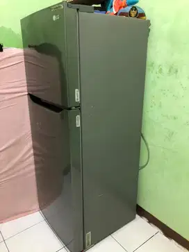 Kulkas LG 2pintu garansi beku (BU)