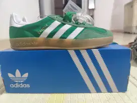Adidas GAZELLE Indoor Size 41 1/3 BNIB with extra laces