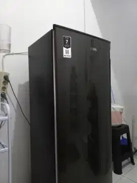 Dijual cepat kulkas, pemilik mau pindahan ke Sumatera.