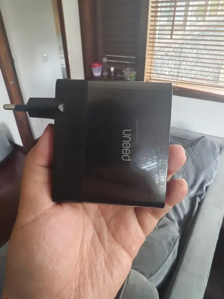 Charger uneed 140 watt