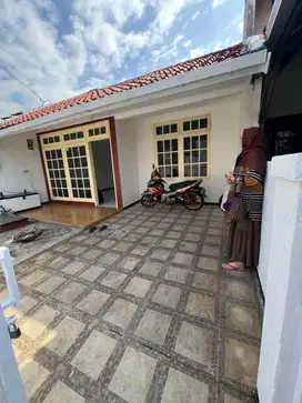 Jual rumah SIAP HUNI akses jalan 2 mobil Komplek Antapani dekat Masjid