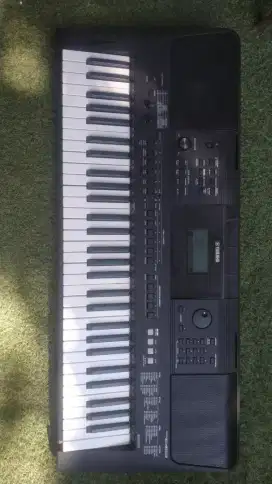 Yamaha PSR E453