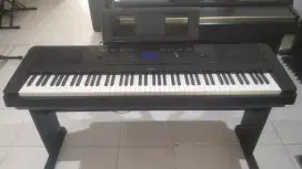 YAMAHA Portable Grand DGX 660