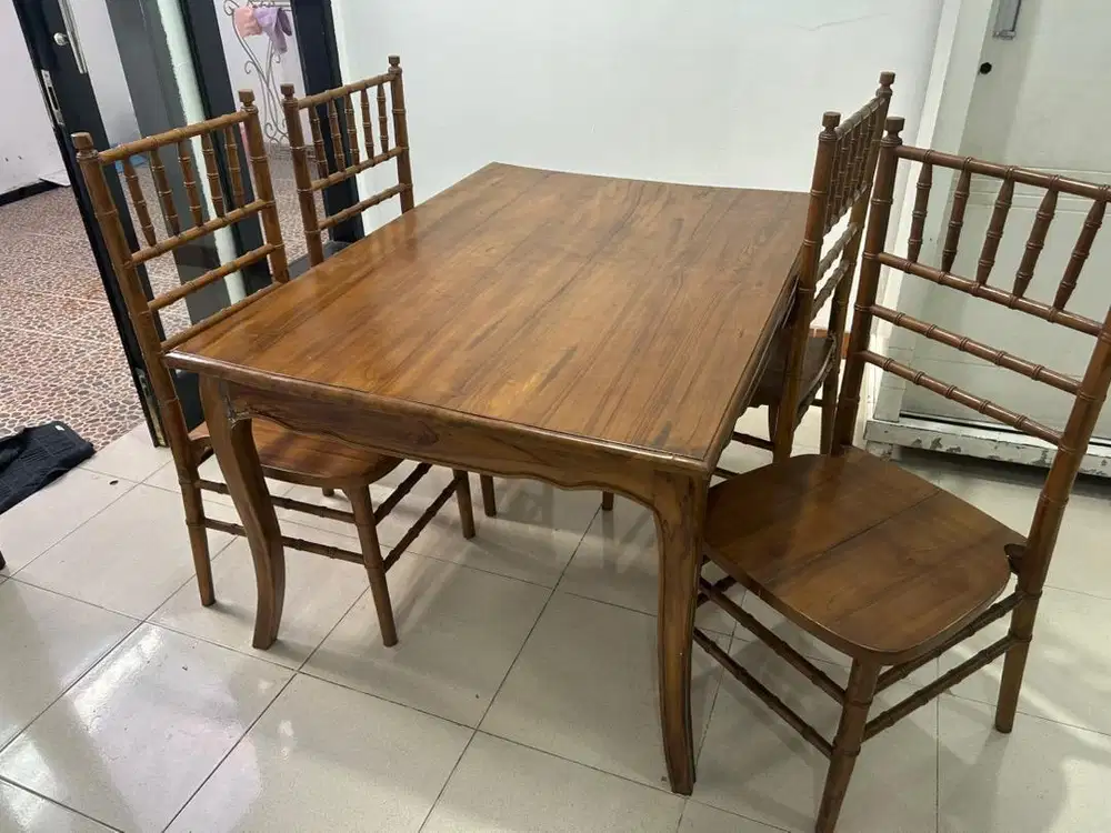 Meja makan jati minimalis