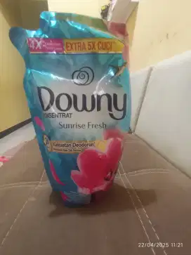Pewangi Pakaian merek Downy Sunrise Fresh 950ML