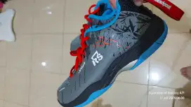 Sepatu Badminton