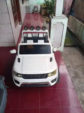 Di jual cepat mobil anak merk S ECIAL