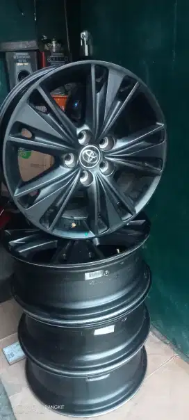Velg toyota venturer R17 lobang 5x114,5 mulus 99% seperti baru