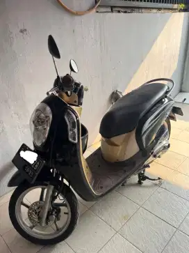 Scoopy stylist warna coklat