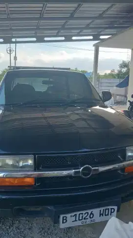 Opel blazer original th. 2000 dijual