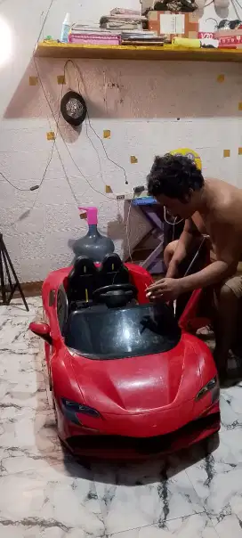 Di jual mobil-mobilan aki.