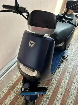 Dijual motor listrik yadea e8s pro low km