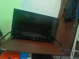 TV Sharp 32 inch + Rak TV Unik