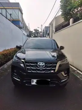 Toyota Fortuner Vrz 2.8 GR Matic 2024 Low KM! No Pr!!