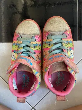 Dijual sepatu skechers bekas