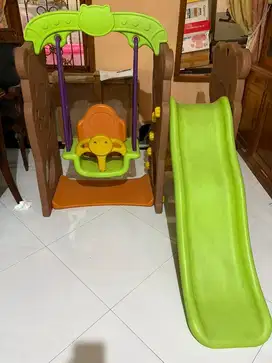 mainan anak ayunan dan perosotan