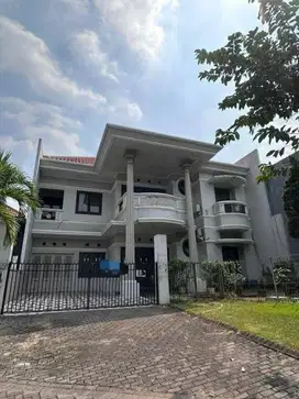 Rumah 2 Lantai Bagus SHM di Graha Famili Siap Huni