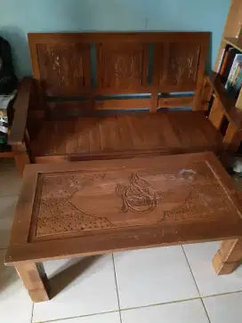 Meja  dan kursi kayu jati