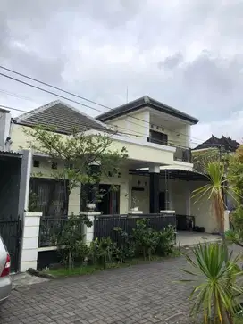 DIJUAL RUMAH LANTAI 2 LOKASI SESETAN DENPASAR BALI