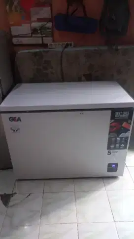 Freezer Box Gea 330L Eks Cafe Mulus