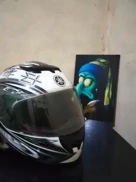 Helm Yamaha full face ukuran L kondisi 80% masih bagus