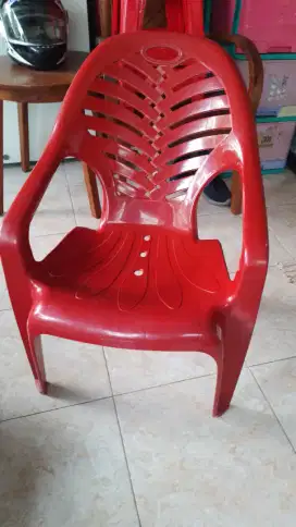 Kursi santai plastik merk napoly