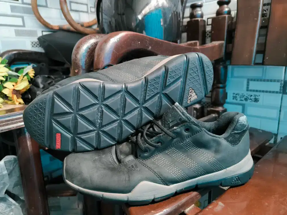 Adidas kulit size 41 harga Pas