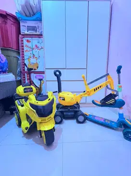 Mainan motor cas .sekuter.excavator