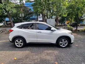 Honda HR-V Second 2015 Automatic Good Condition Servis Resmi
